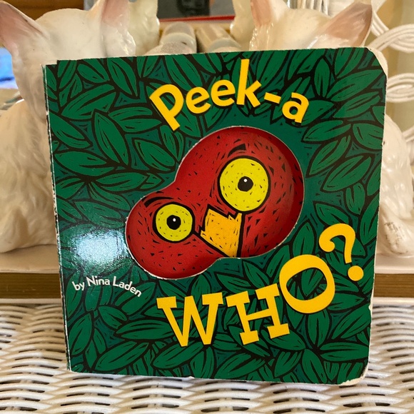 Peek-a Who?  💰 Bundle this book and save: 3 for 10$💰 - Picture 1 of 1